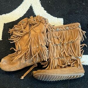 Minnetonka size 13 moccasin boots
